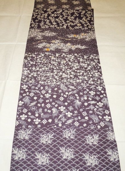 新品  型染小紋 銀座【D-2706】（細め）総刺繍 小紋 黒紅色 宝尽くし文 - 銀座